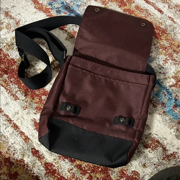 Carhartt Men's Burgundy and Black Messenger Bag - Picture 2 of 4